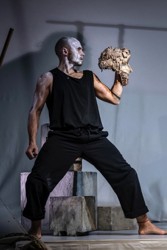 Heinrich Bennke Synchronschauspieler, hier zu sehen als Puppenspieler am Theater Waidspeicher in Erfurt